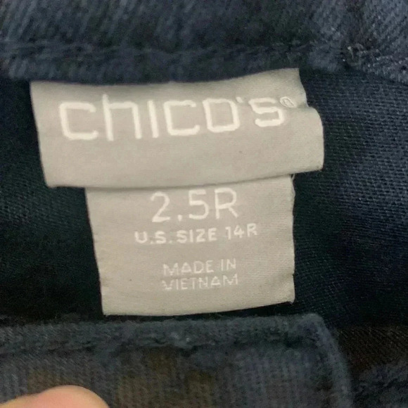 Chicos stretch and denim snakeskin pants Chico size 2.5 equivalent to size 14 - Picture 2 of 8